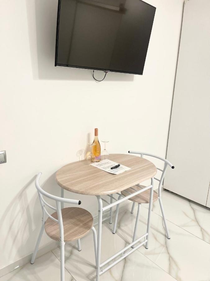 White 2 Apartment Bucharest