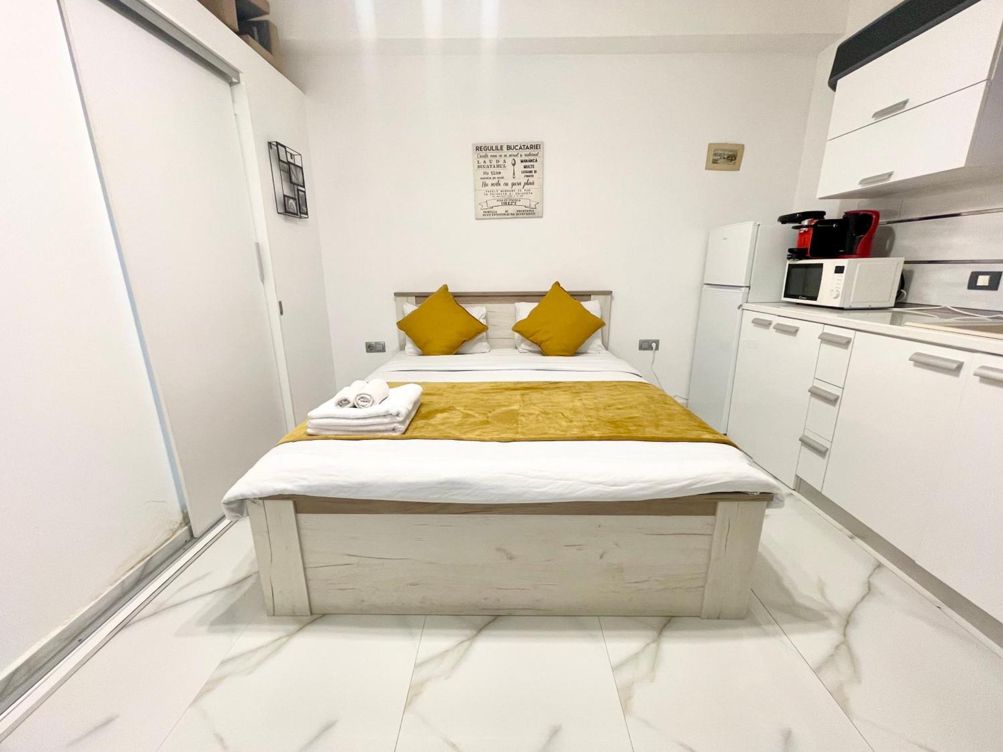 White 2 Apartment